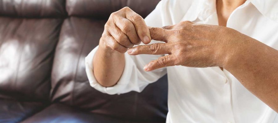Grčenje mišića u prstima kod starijih osoba je normalna pojava